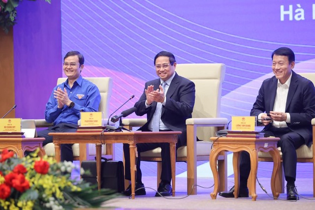Politburo member and Prime Minister Pham Minh Chinh talked about the issue of untying private enterprises for development. Photo: VGP