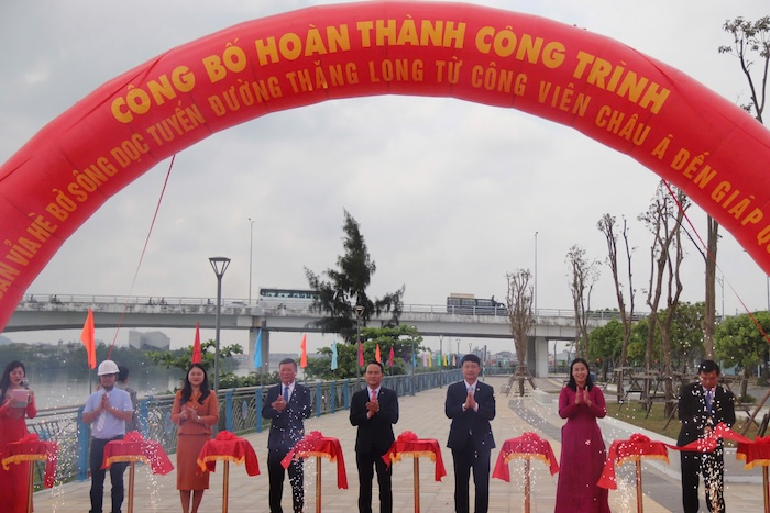 Da Nang held a ceremony to announce the completion and handover of the Thang Long Street sidewalk renovation project. Photo: Nguyen Linh