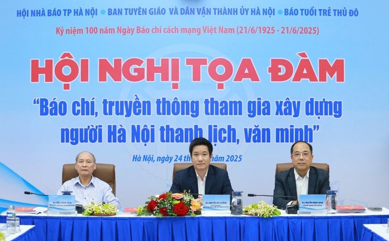 Seminar " Press and media participate in building elegant and civilized Hanoians". Photo: Tuoi Tre Thu Do Newspaper