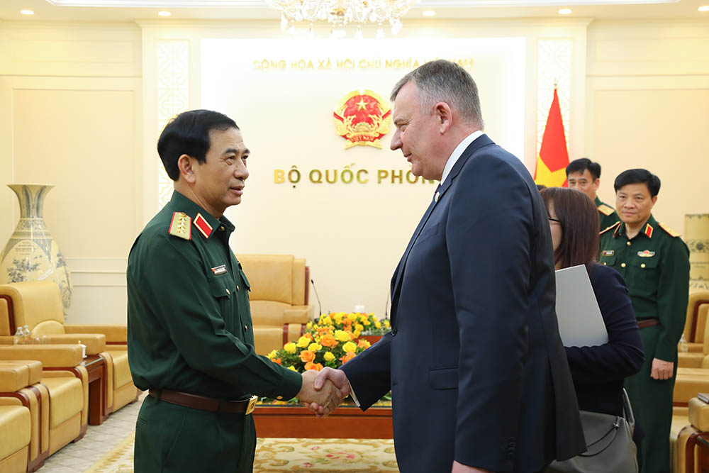 General Phan Van Giang - Politburo member, Deputy Secretary of the Central Military Commission, Minister of National Defense - received a high-ranking delegation of the Polish Ministry of National Defense. Photo: Ministry of National Defense