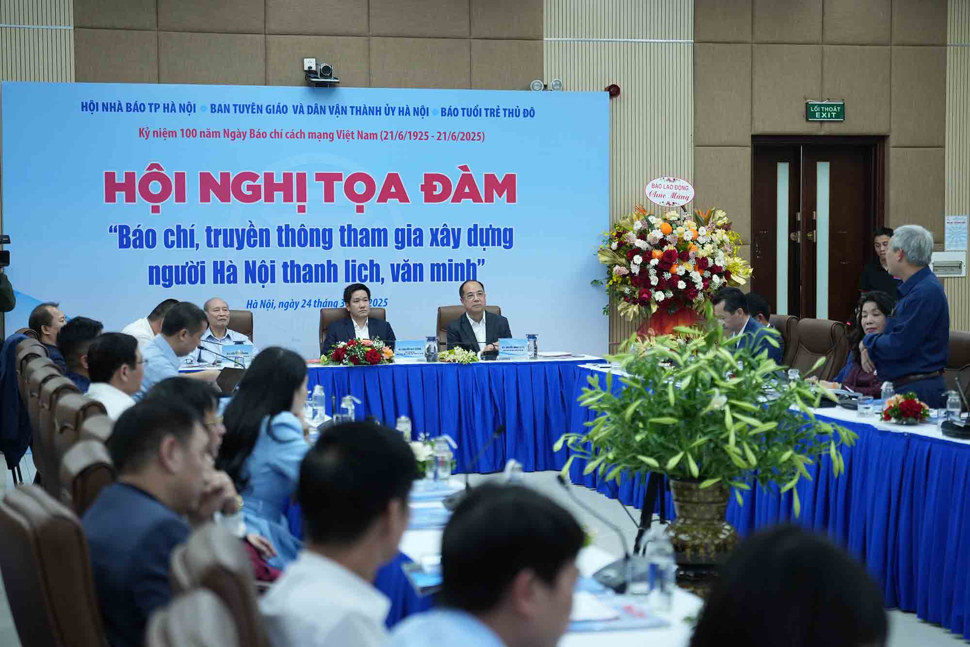 The seminar " Press and media participate in building elegant and civilized Hanoians" took place on the afternoon of March 24. Photo: Huu Chanh Avatar: