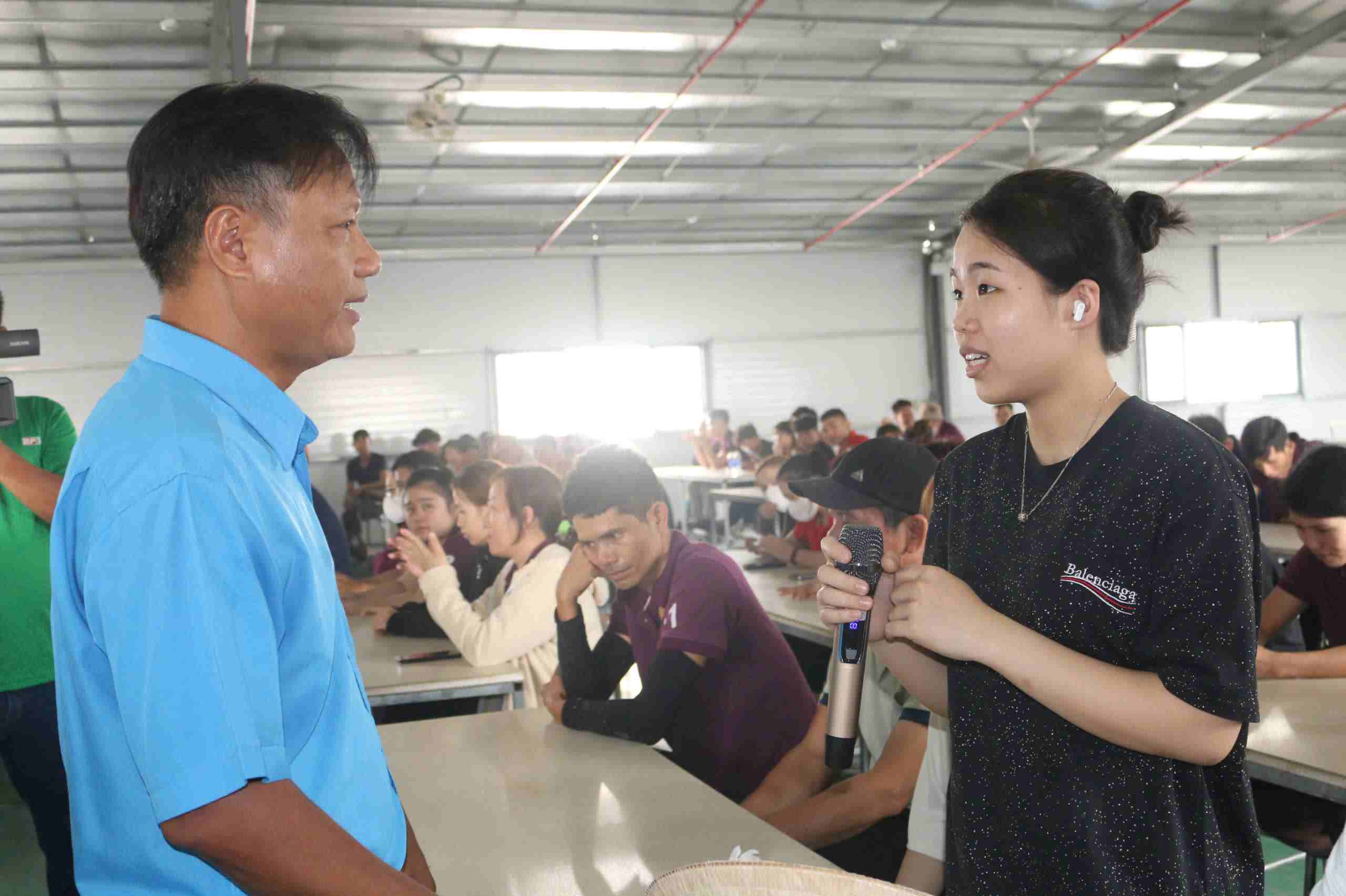 Propagating labor laws, trade unions, and transportation to workers. Photo: Trung Dung