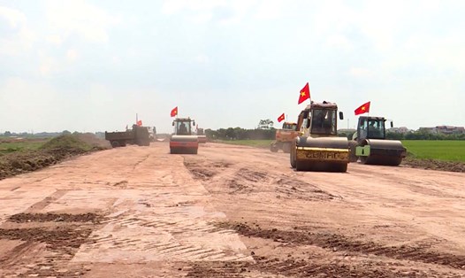 Công trường thi công dự án Vành đai 4 - Vùng Thủ đô đoạn qua tỉnh Bắc Ninh. Ảnh: Vân Trường