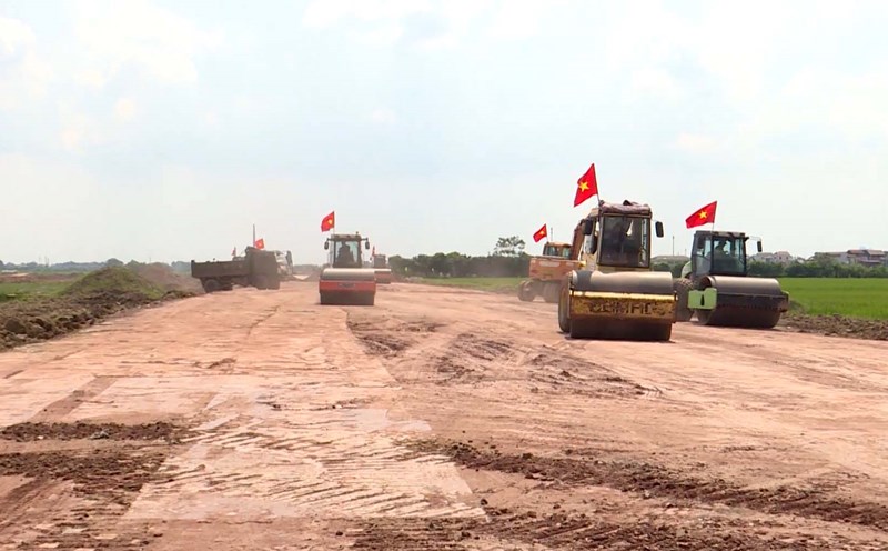 Construction site of the Ring Road 4 - Capital Region project through Bac Ninh province. Photo: Van Truong