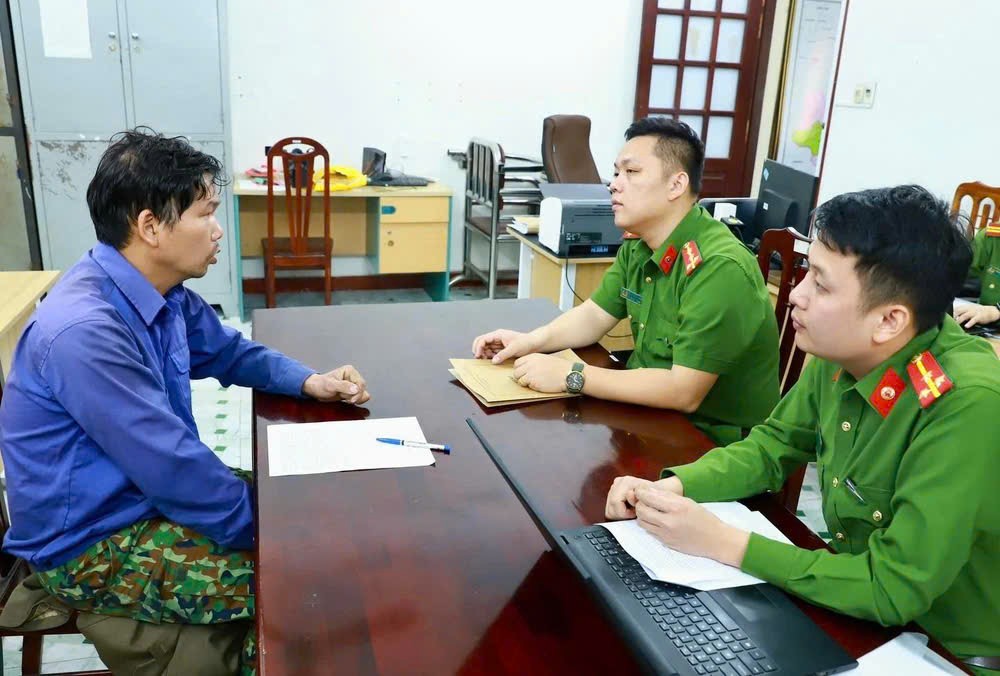 Arrest of the subject who committed a series of telecommunication cable thefts. Photo: Tuyen Quang Police