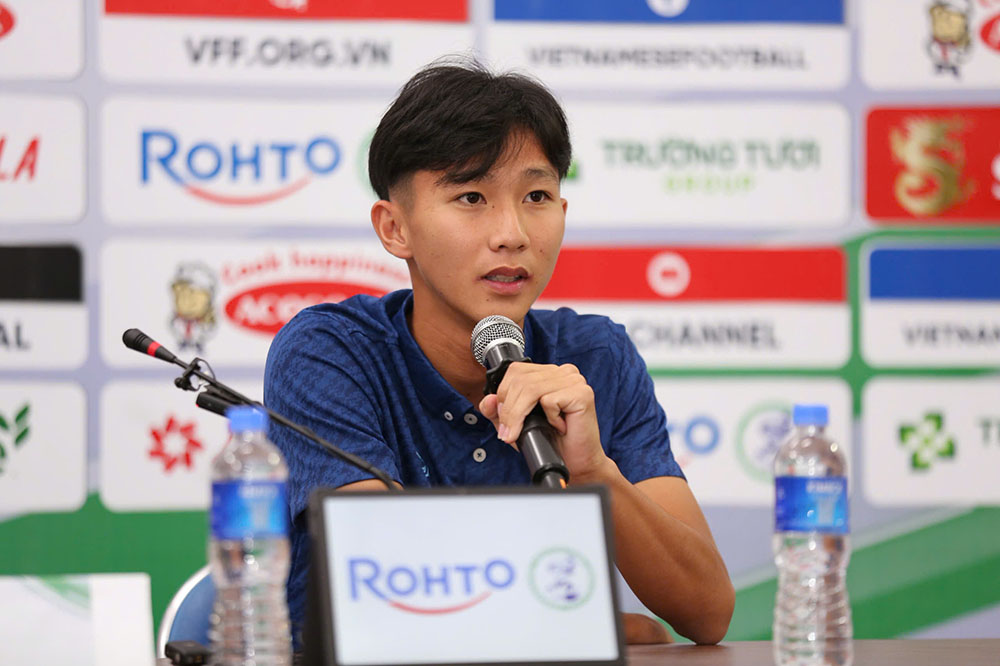 Player Damoth Thongkham Savath of the Laos team attended the press conference on the afternoon of February 24. Photo: Thanh Vu