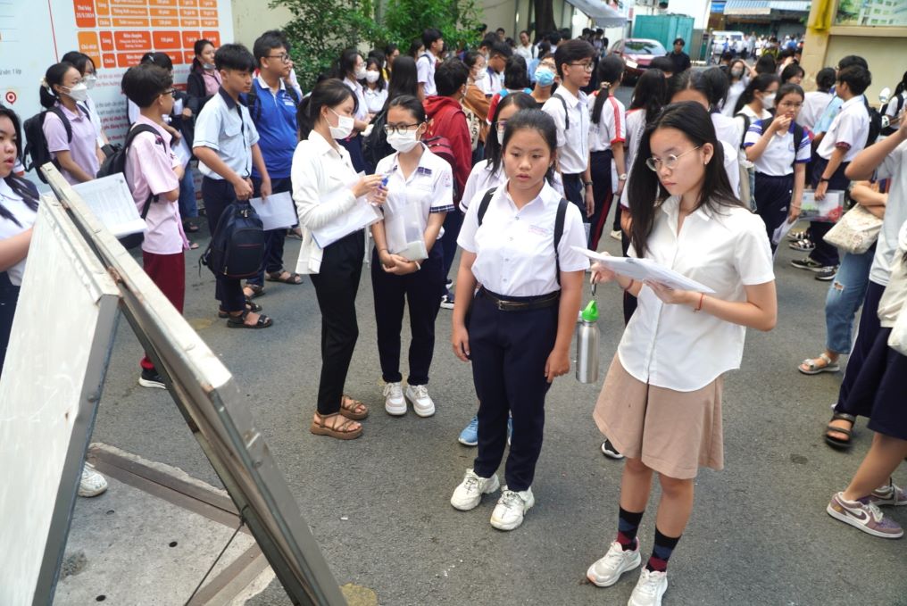 Candidates taking the entrance exam to the University of Science and Technology in 2024. Photo: Chan Phuc