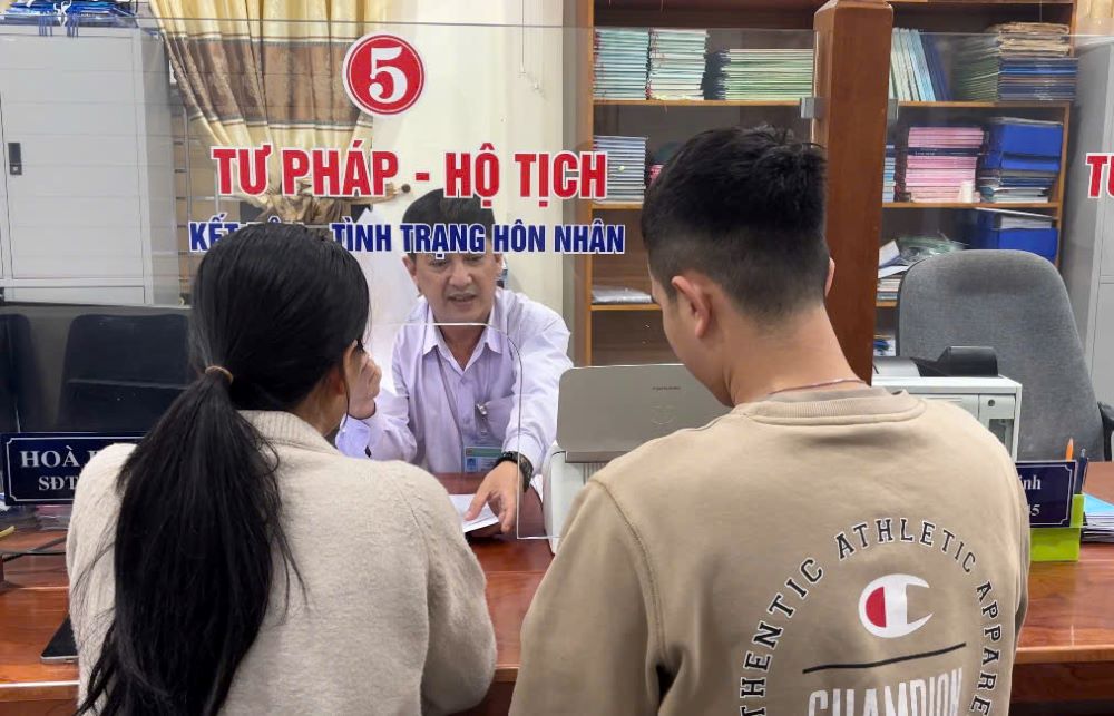 Add 30 minutes of responsibility to support workers after work. Photo: Tran Thi