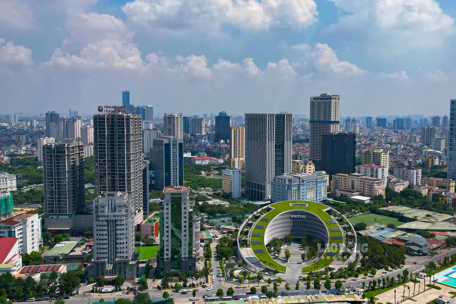 Draft Law amending regulations on the organization of administrative units and the model of local government at 2 levels. In the photo is a corner of Hanoi City. Illustrative photo: Tung Giang