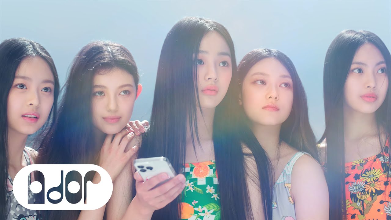 The NewJeans group is having a contract dispute with ADOR. Photo: cut from the Attention MV