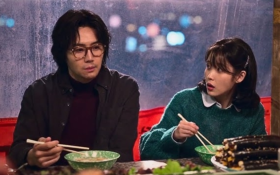 Kim Seon Ho and IU in the movie "When Life Is for You a Tangle". Photo: Producer