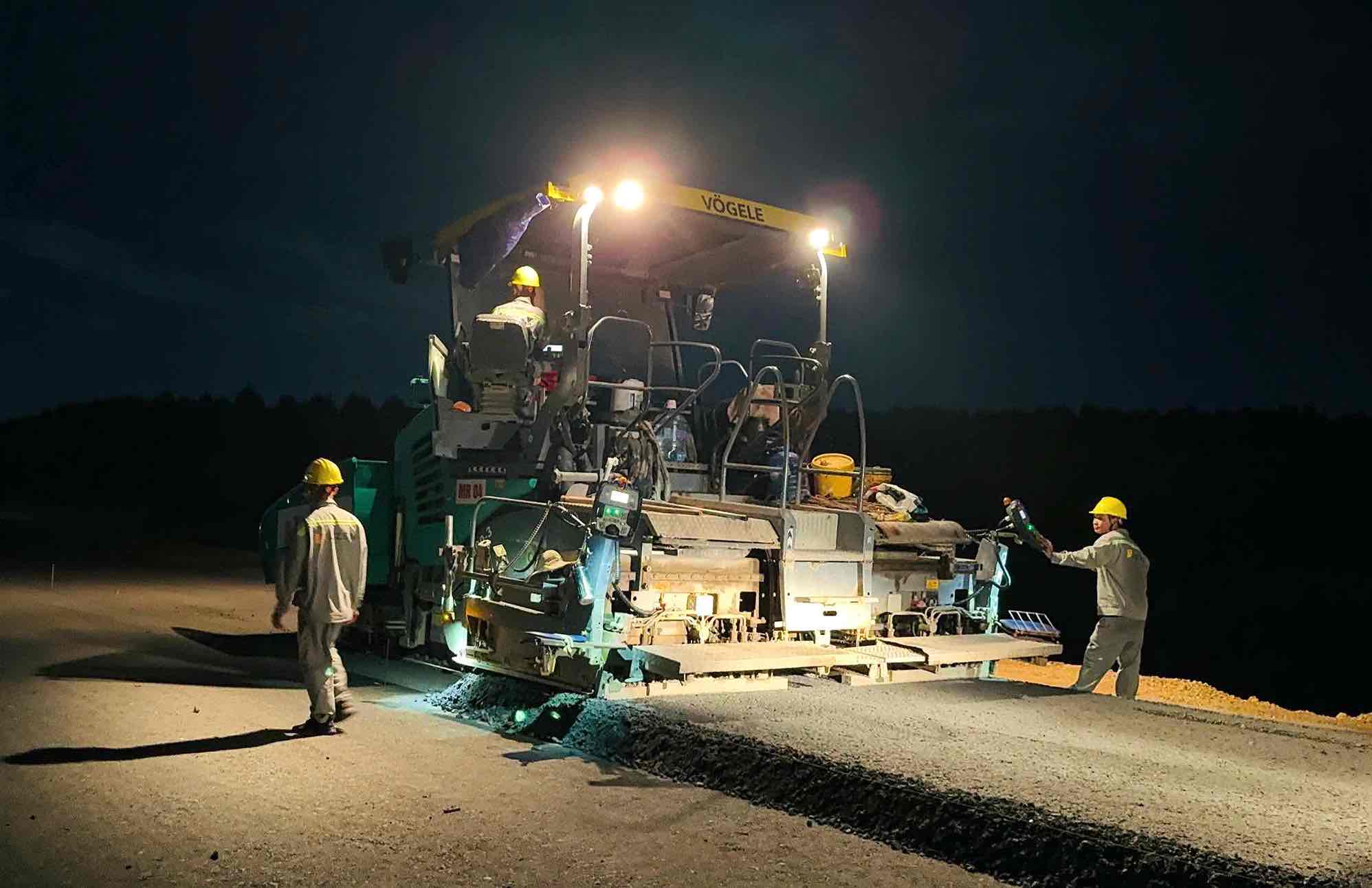 Construction of Bien Hoa - Vung Tau Expressway. Photo: Ha Anh Chien