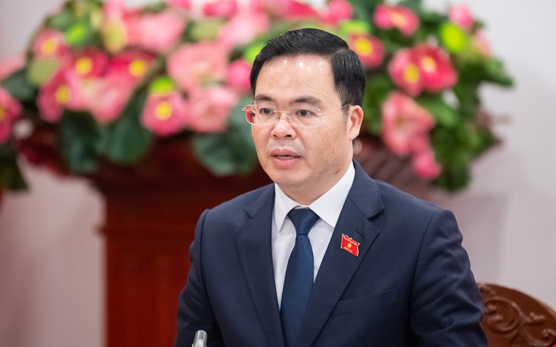 Delegate Tran Van Khai (Ha Nam delegation) proposed adding breakthrough policies to attract talent such as exemption and reduction of income tax for technology experts. Photo: Quochoi.vn.