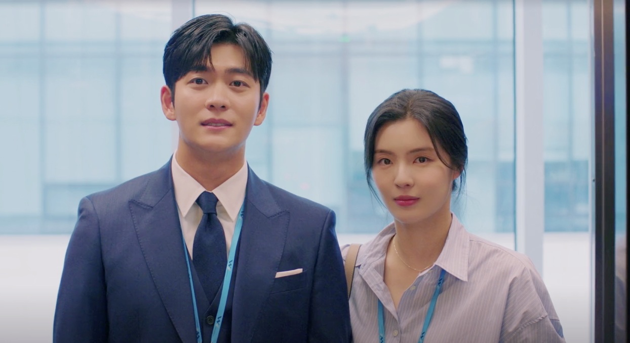 Kang Tae Oh and Lee Sun Bin in the film. Photo cut from episode 8 of "The Potato Lab".