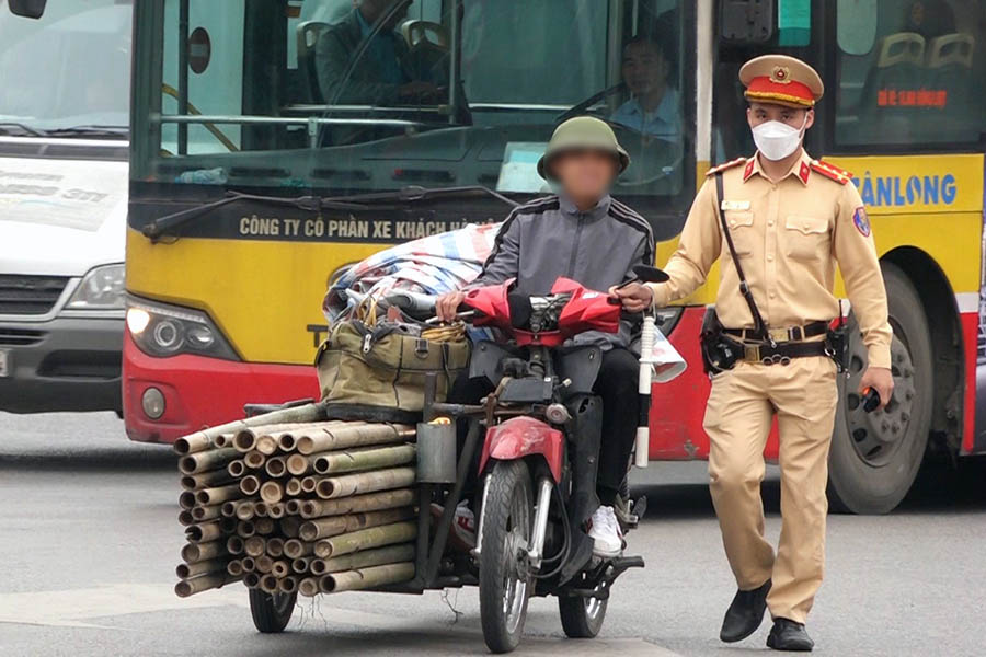 Adding more parts to transport bulky goods, a series of drivers are handled