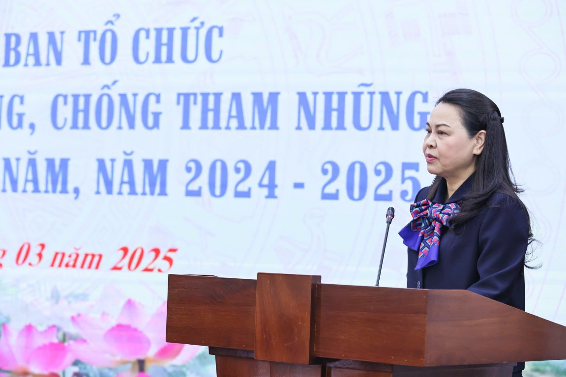 Ms. Nguyen Thi Thu Ha - Member of the Party Central Committee, Vice President - General Secretary of the Central Committee of the Vietnam Fatherland Front spoke at the meeting. Photo: Quang Vinh