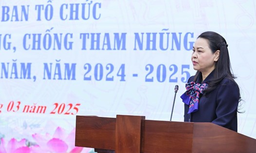 Bà Nguyễn Thị Thu Hà - Ủy viên Ban Chấp hành Trung ương Đảng, Phó Chủ tịch - Tổng Thư ký Ủy ban Trung ương Mặt trận Tổ quốc Việt Nam phát biểu tại cuộc họp. Ảnh: Quang Vinh