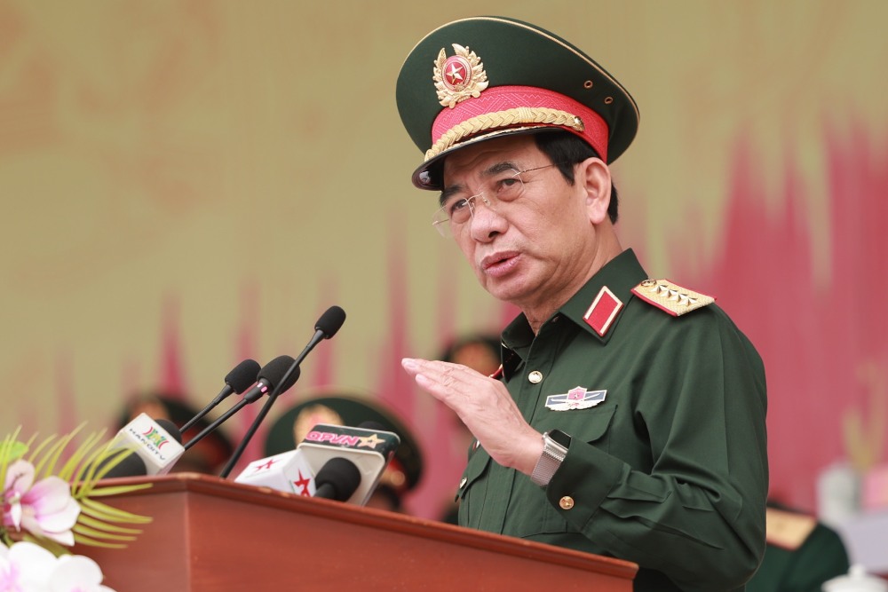 General Phan Van Giang - Politburo member, Deputy Secretary of the Central Military Commission, Minister of National Defense - gave a speech at the parade and parade training session. Photo: Hai Nguyen