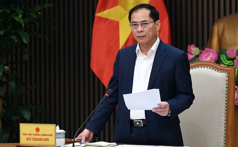 Party Central Committee member and Deputy Prime Minister Bui Thanh Son requested clarification of the reasons for the delay in public investment disbursement, the reasons why resources cannot be implemented, and money cannot be spent. Photo: VGP