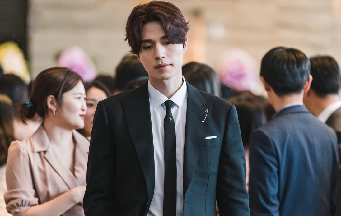 Actor Lee Dong Wook has beautiful thick hair at the age of U50. Photo: Cut from the movie My boyfriend is a glass window