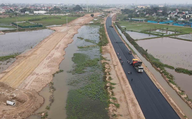According to the plan, the Ring Road 4 parallel road will be completed in 2025. Photo: Huu Chanh