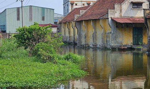 Kho Dự trữ Nhà nước tại phường An Hưng, quận Hồng Bàng, Hải Phòng xuống cấp, bị ngập nước. Ảnh: Minh Hùng