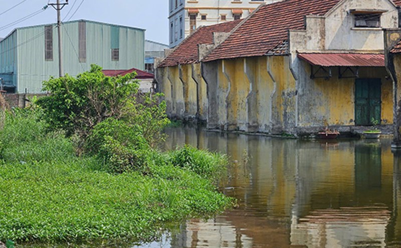The State Reserve warehouse in An Hung ward, Hong Bang district, Hai Phong is degraded and flooded. Photo: Minh Hung