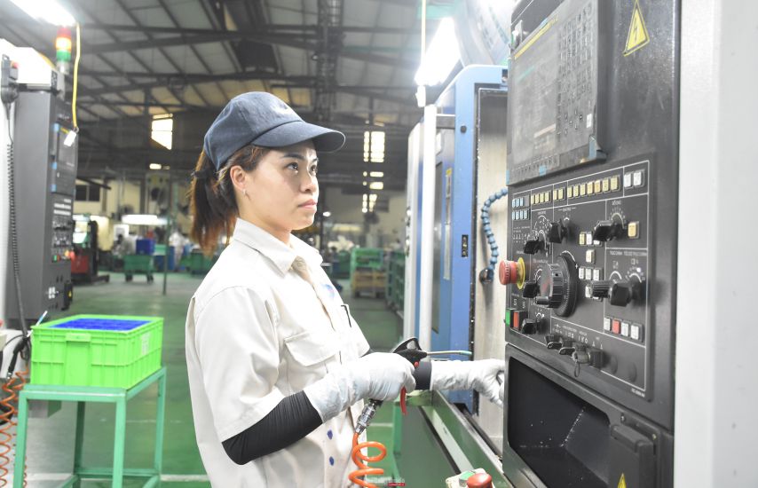 Ms. Nguyen Thi Huong - 1 of the 100 "Good Workers of the Capital" in 2024. Photo: Manh Quan