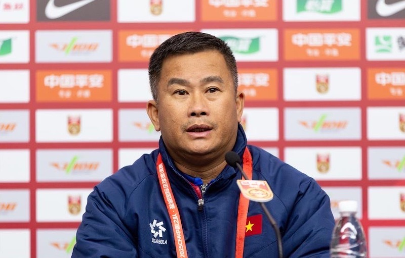 Coach Dinh Hong Vinh. Photo: VFF