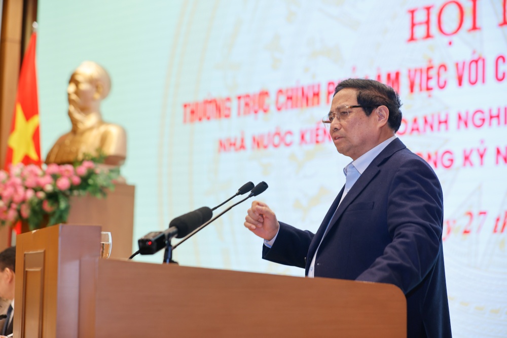 Politburo member and Prime Minister Pham Minh Chinh chaired the Government Standing Committee meeting working with Vietnamese small and medium enterprises on February 27. Photo: VGP