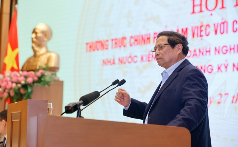 Politburo member and Prime Minister Pham Minh Chinh chaired the Government Standing Committee meeting working with Vietnamese small and medium enterprises on February 27. Photo: VGP