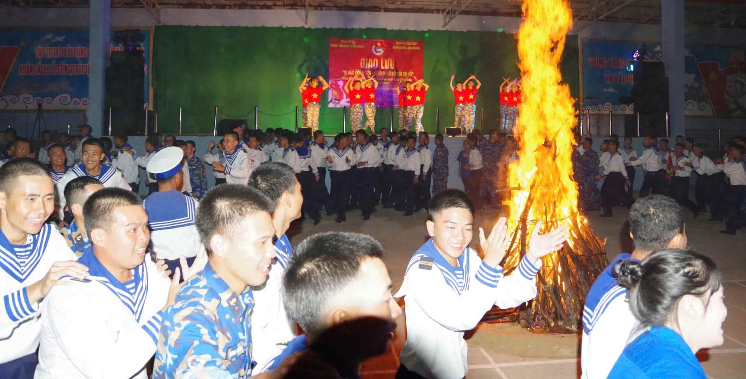 Hinh anh tai buoi giao luu. Anh: Tien Ngo