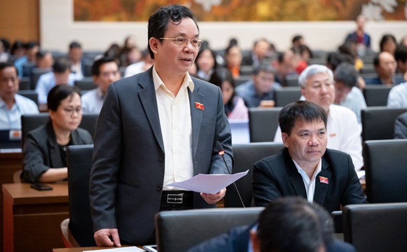 National Assembly delegate Hoang Van Cuong said that the use of air conditioners is popular, so it is necessary to consider imposing special consumption tax. Photo: Quochoi.vn