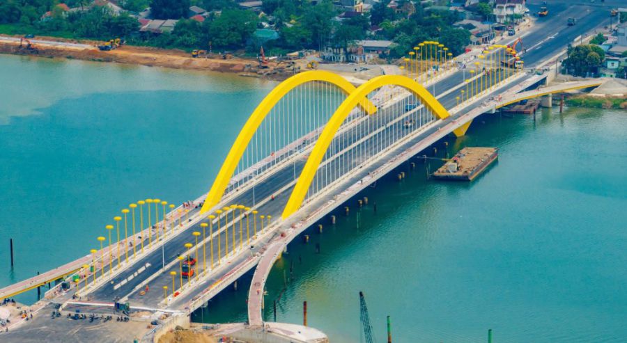 Panorama of Nguyen Hoang Bridge across the Huong River. Photo: Le Dinh Hoang