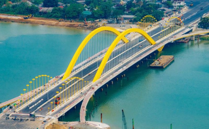 Panorama of Nguyen Hoang Bridge across the Huong River. Photo: Le Dinh Hoang