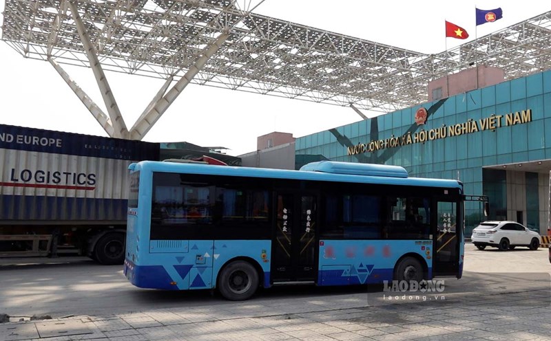 Mong Cai International Border Gate in Bac Luan 2 Bridge area. Photo: Doan Hung