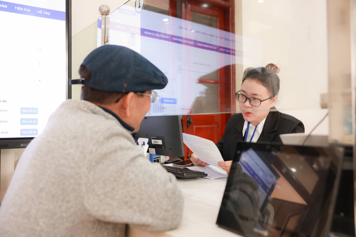 The Ministry of Home Affairs proposes to continue to use documents issued after merging provinces and communes. Illustrative photo: Hai Nguyen