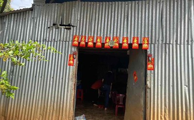 A temporary house built with corrugated iron was supported by the union to be rebuilt in 2022 in Dong Nai. Photo: Pousung Union