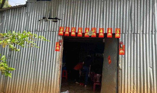 Một ngôi nhà tạm được dựng bằng tôn đã được công đoàn hỗ trợ xây mới năm 2022 tại Đồng Nai. Ảnh: CĐ Pousung