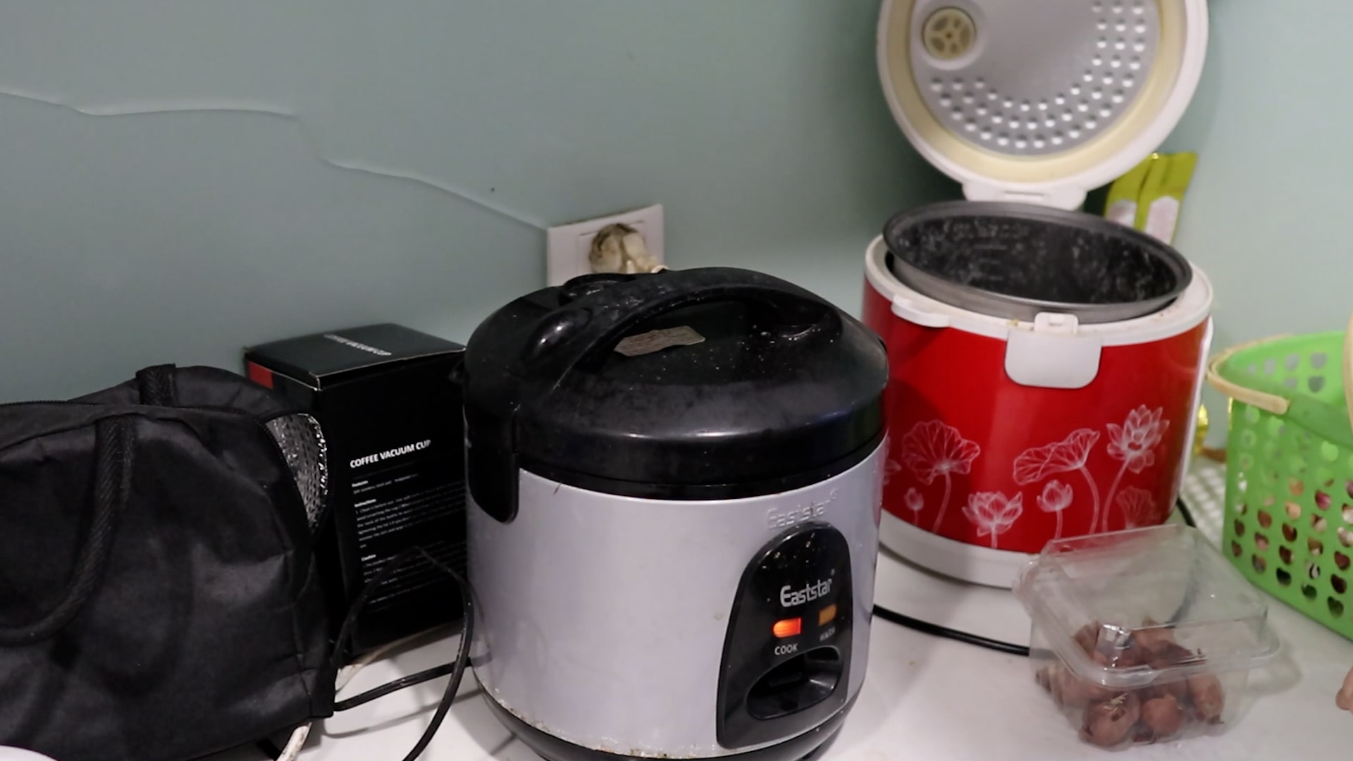 Lo toan com ao gao tien, lam chu kinh te, ganh vac gia dinh,… phu nu hien dai tuong nhu da co tat ca. Nhung phia sau su gioi giang ay, nhieu nguoi van thay minh rat met – vi khong duoc la chinh minh. Anh: Huyen Trang