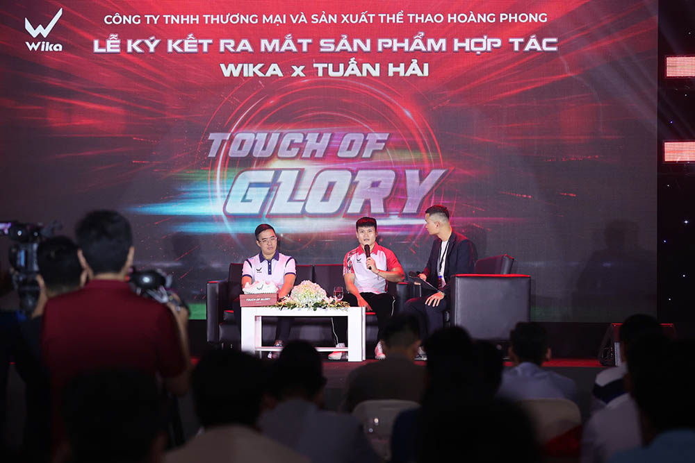 Tuan Hai chia se tai buoi ki ket ra mat thuong hieu giay rieng. Anh: Phong Mieu