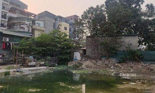 Dự án 10 năm chưa xong trở thành điểm nóng ô nhiễm. Ảnh: Minh Hạnh chụp 15h30 ngày 25.3.2025.