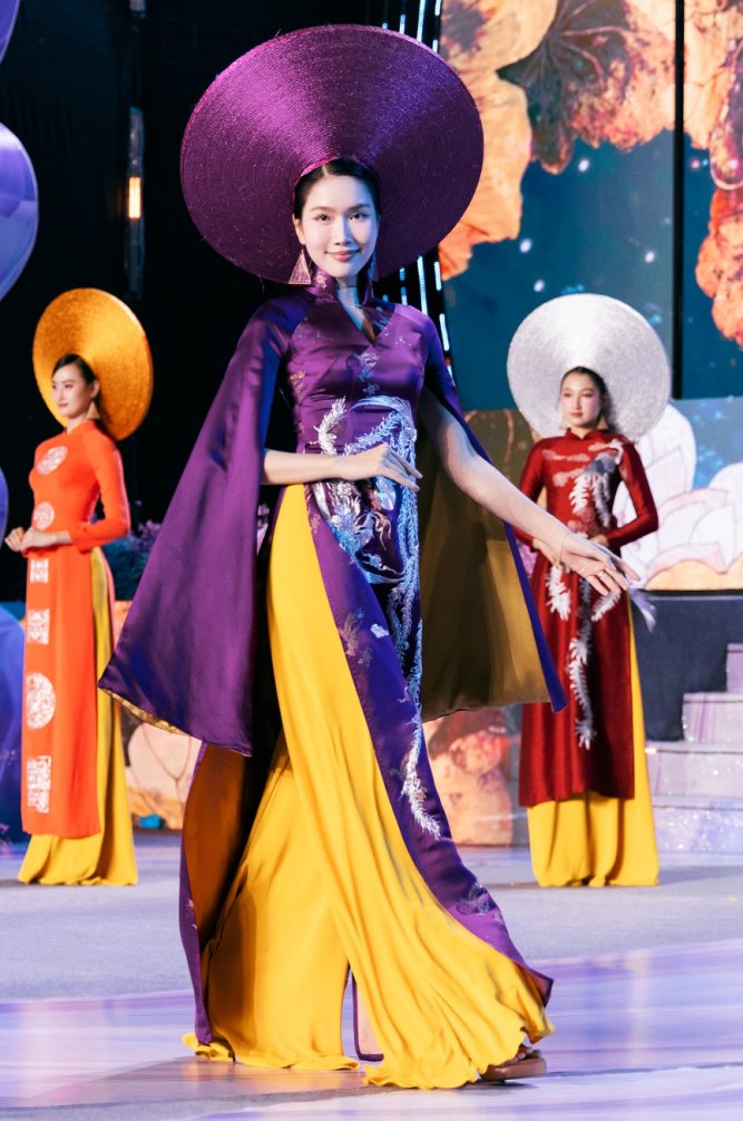 Hon 55 bo suu tap theo nhieu chu de duoc trinh dien. Anh: Ban to chuc