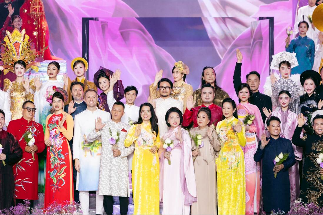 Hang tram ta ao dai khoe sac o Le hoi Ao dai TPHCM nam 2025. Anh: Ban to chuc
