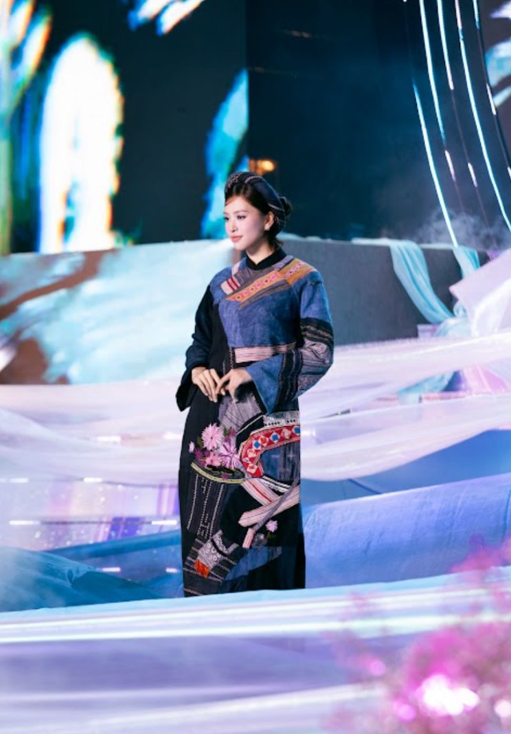Nhieu hoa hau, a hau tham gia trinh dien ao dai. Anh: Ban to chuc
