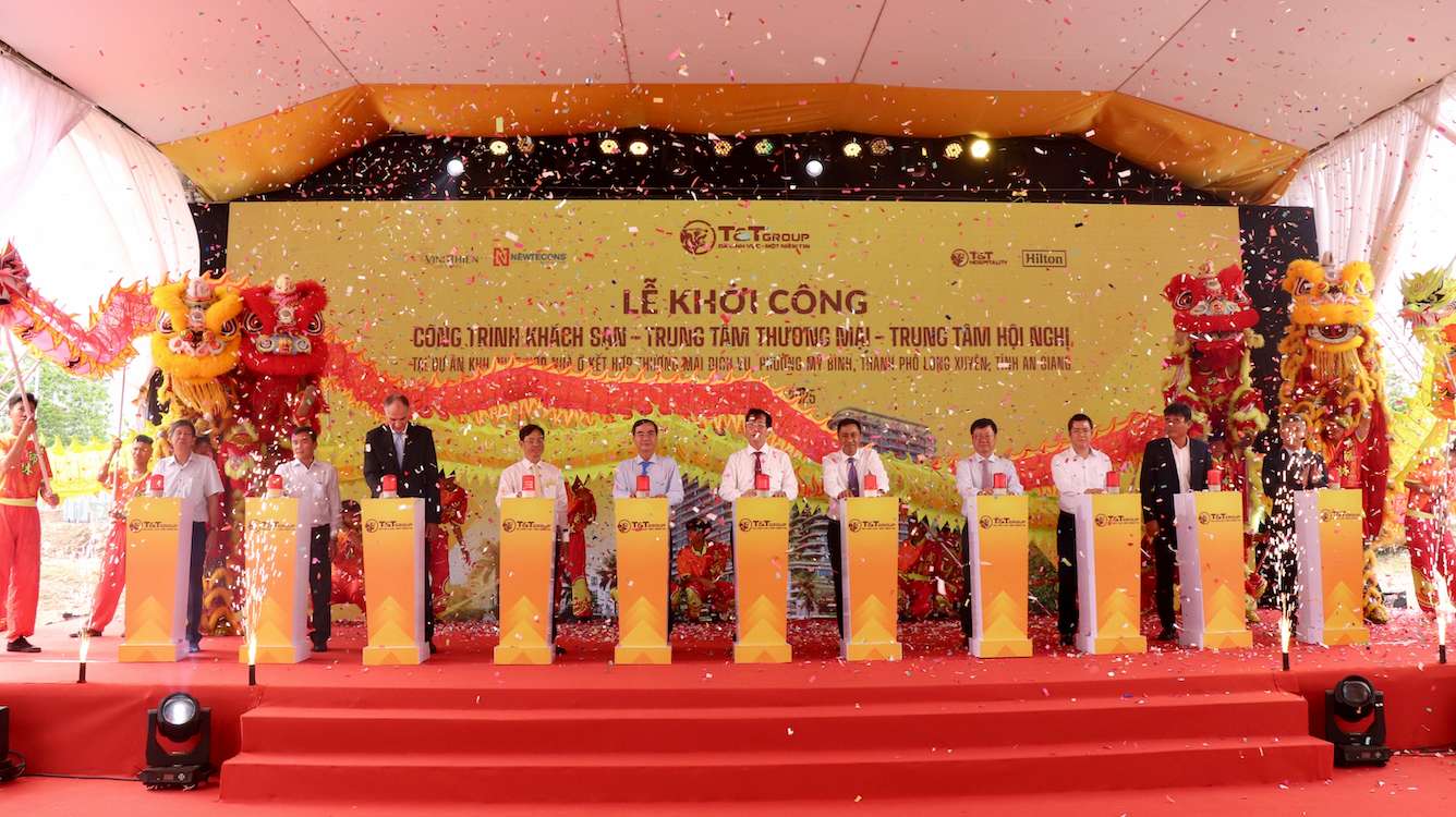 Cac dai bieu thuc hien nghi le khoi cong cong trinh Khach san – Trung tam thuong mai – Trung tam hoi nghi. Anh: T&T Group