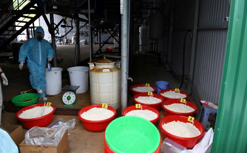 Politburo member and Prime Minister Pham Minh Chinh sent a letter of commendation to the task force for the project that hit a large, transnational drug production ring. In the photo is the number of ketamine products at the scene. Photo: Khanh Hoa Provincial Police