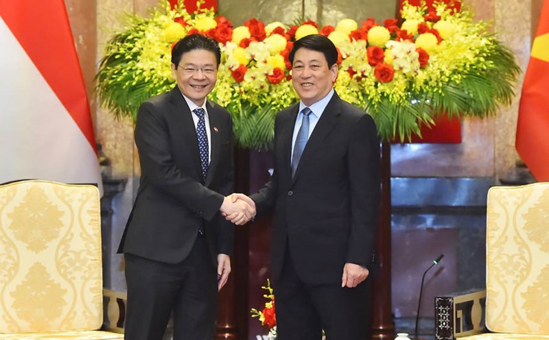 Politburo member and President Luong Cuong met with Singaporean Prime Minister Lawrence Wong. Photo: Hai Nguyen