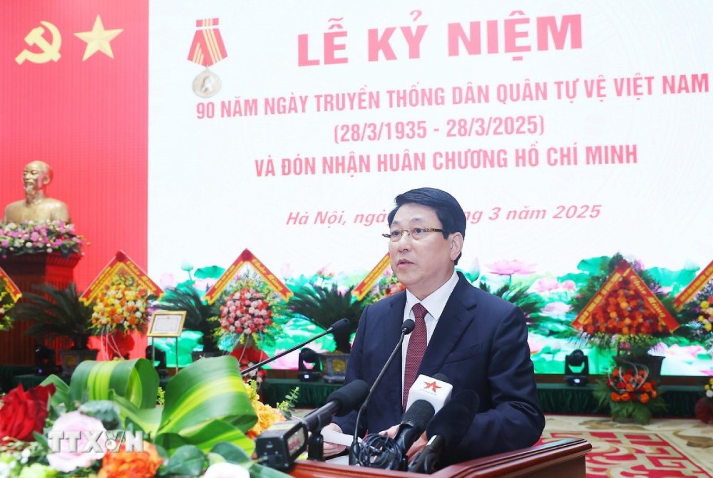 Politburo member and President Luong Cuong emphasized the need to study and arrange commune-level military cadres in accordance with the model of local government organization and organization and staffing of the Army. Photo: VNA