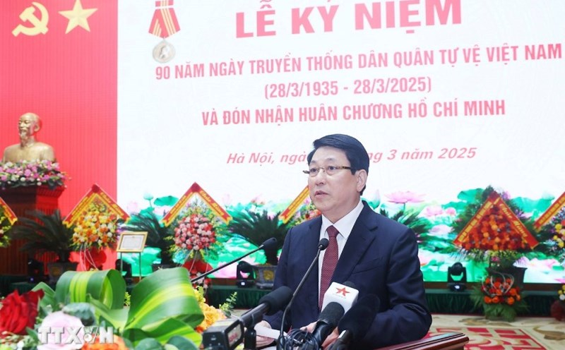Politburo member and President Luong Cuong emphasized the need to study and arrange commune-level military cadres in accordance with the model of local government organization and organization and staffing of the Army. Photo: VNA